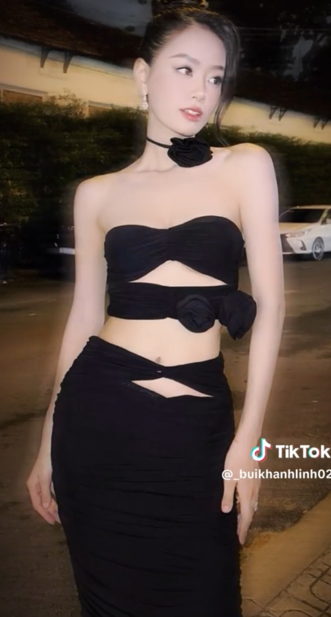 Người đẹp sinh năm 2002 xuất hiện “keo lỳ” khi mặc chiếc đầm màu đen cắt xẻ táo bạo