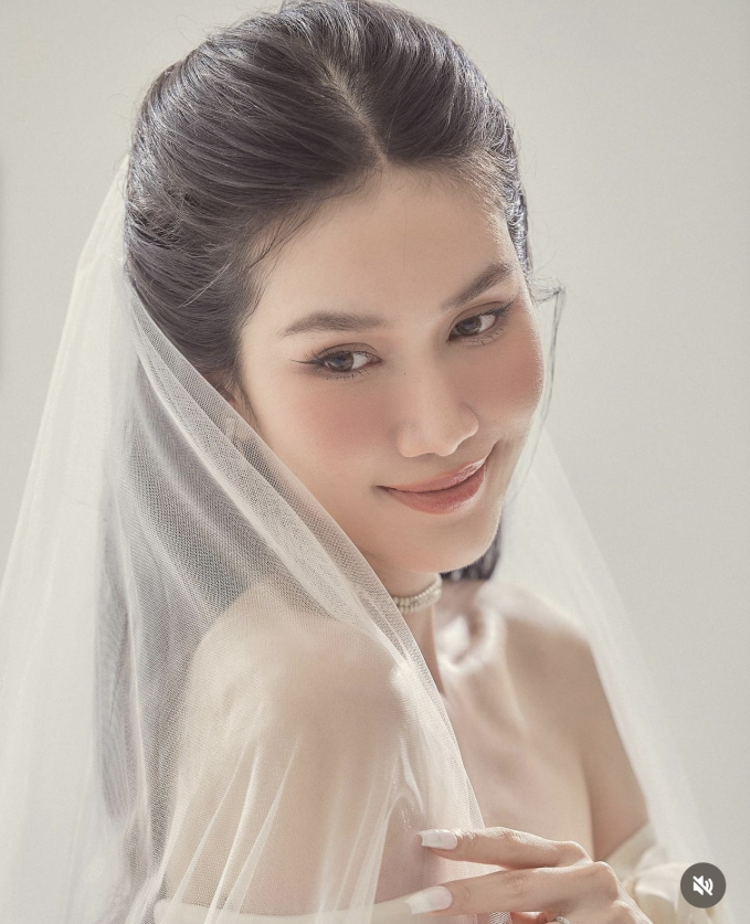 Á hậu Phương Anh xuất hiện rạng rỡ trong chiếc váy cưới 