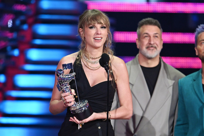 Taylor Swift giành chiến thắng 9/11 đề cử, bao gồm 3 hạng mục quan trọng nhất