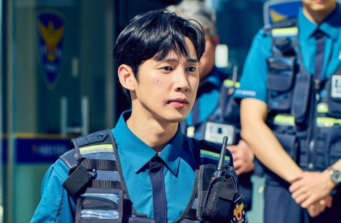  Park Sung Hoon vào vai cảnh sát trong phim 
