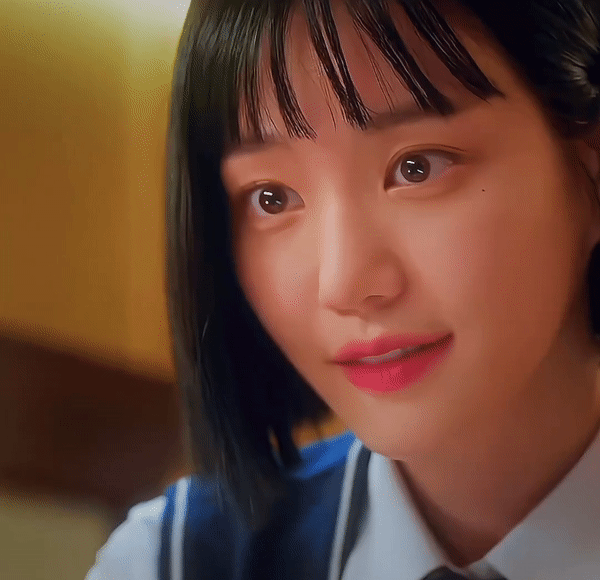 Phim Hàn có 1 nữ sinh đẹp miễn bàn, thăng hạng nhan sắc nhờ cắt tóc nhưng netizen chẳng dám mê