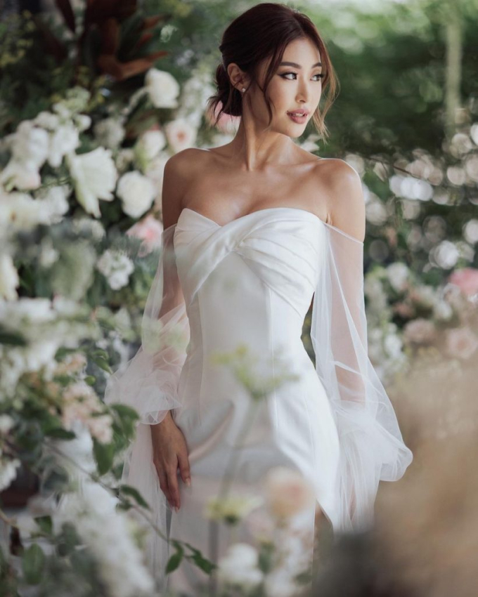  Gypsy Keerati chính thức trở thành cô dâu mới của showbiz Thái trong bộ váy cưới trắng tinh được cắt may tinh tế  