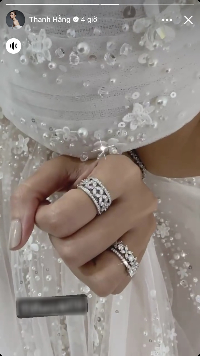Thanh Hằng gây chú ý khi bất ngờ khoe ảnh đeo nhẫn cùng chiếc váy trắng lộng lẫy