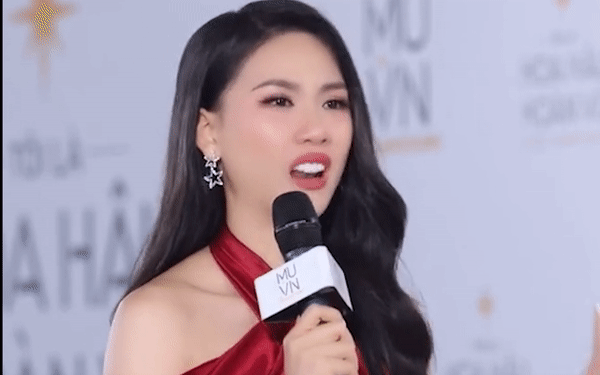 Bùi Quỳnh Hoa rơi nước mắt kể chuyện không được bố ủng hộ thi Hoa hậu