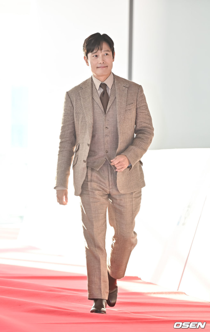 Lee Byung Hun bảnh bao, phong độ ở tuổi 53