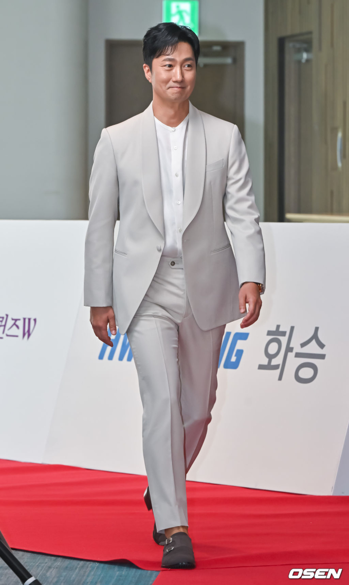Park Hae Il là tài tử giành giải Cành cọ vàng cùng phim Quyết Tâm Chia Tay