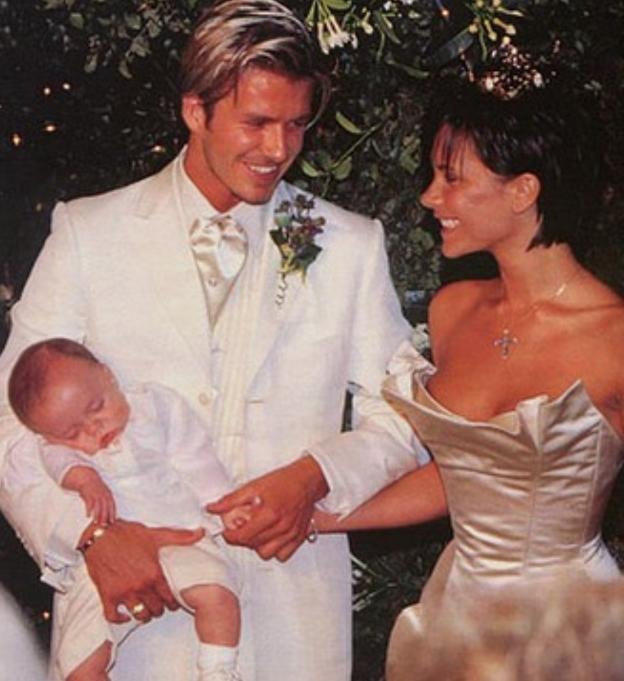 David và Victoria Beckham tổ chức đám cưới vào năm 1999, sau khi con đầu lòng Brooklyn chào đời