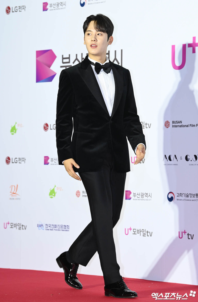 Nam diễn viên mới nổi Lee Jung Ha luôn khiến khán giả mến mộ nhờ gương mặt gây thiện cảm, điển trai ngọt ngào