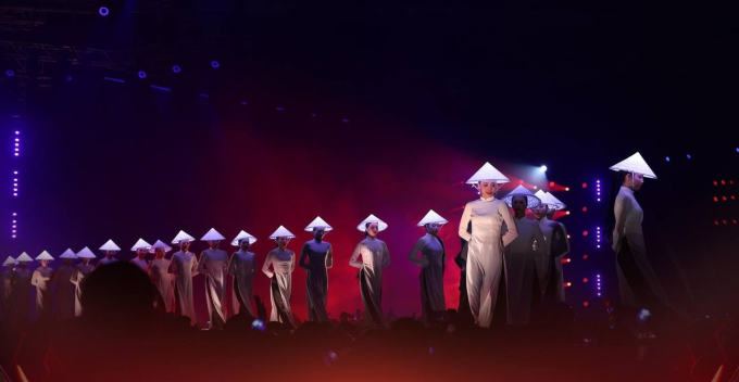 Phần dàn dựng cho tiết mục Thanh Âm Da Vàng tại Rap Việt Concert.