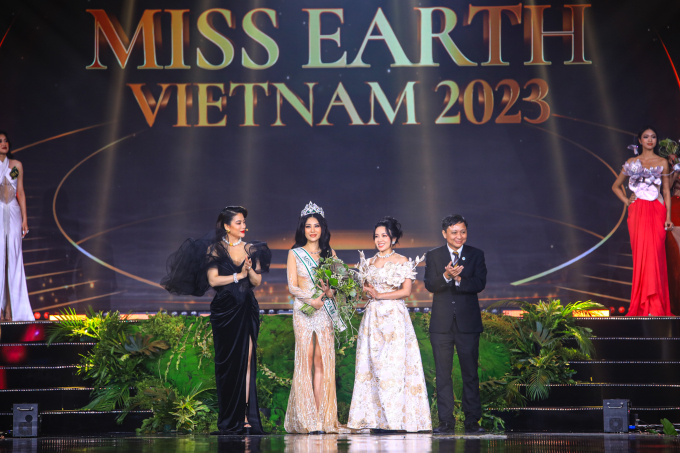 Vượt qua 29 thí sinh tài năng khác, người đẹp Đỗ Thị Lan Anh đã đăng quang Miss Earth Vietnam 2023