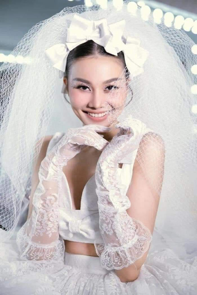 Người đẹp thẳng thắn lên tiếng khi netizen bày tỏ thắc mắc chuyện nhẫn cưới