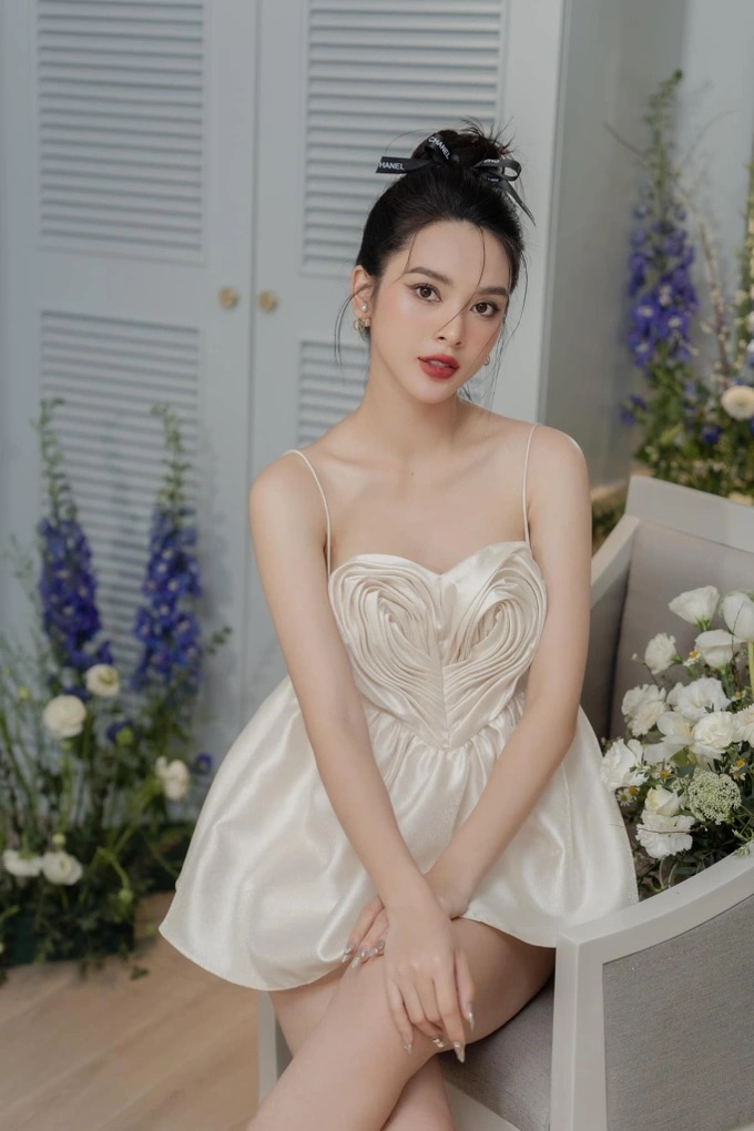 Quỳnh Lương được biết tới với công việc làm người mẫu ảnh, sau đó cô lấn sân sang diễn viên, kinh doanh