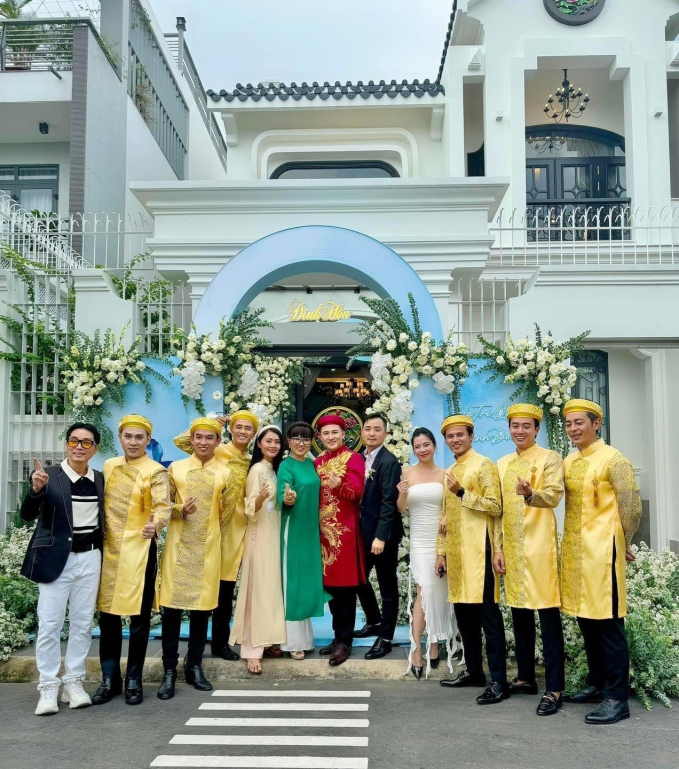 Sáng 19/10, lễ ăn hỏi của diễn viên Hà Trí Quang và người yêu tên Thanh Đoàn được tổ chức hoành tráng ở TP.HCM và quê nhà Đồng Tháp