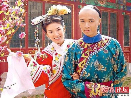 Tài tử Hoàn Châu Cách Cách trẻ mãi không già ở tuổi 51, rời xa màn ảnh sau lời thú nhận yêu thầm Triệu Vy
