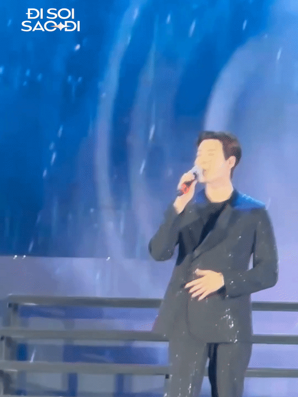 Lee Jong Suk ngại ngùng, cười bẽn lẽn khi hát phô trước fan Việt 