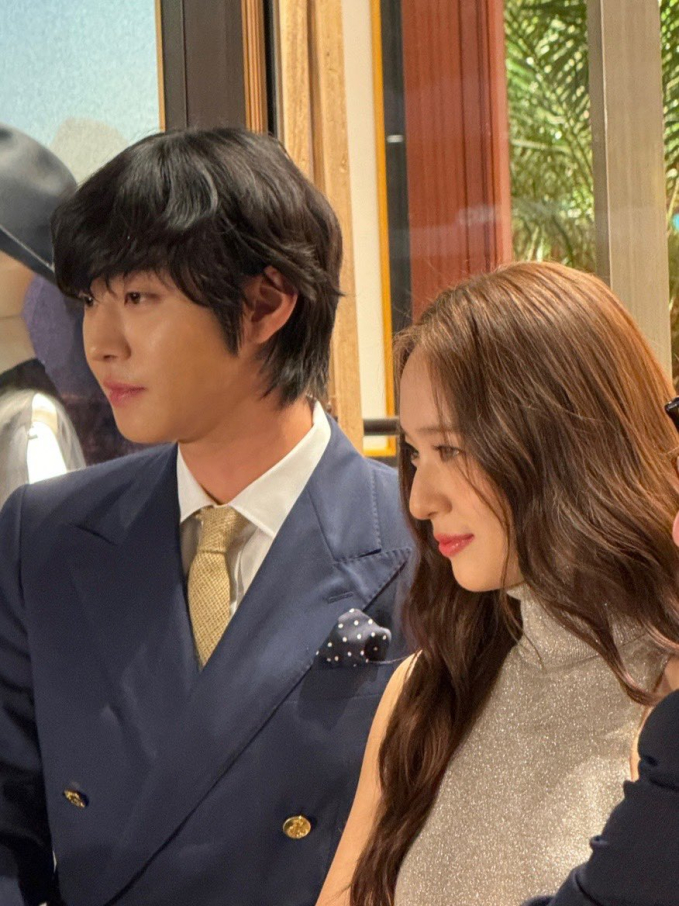   Krystal có màn hội ngộ bất ngờ với nam diễn viên Ahn Hyo Seop ở sự kiện này  