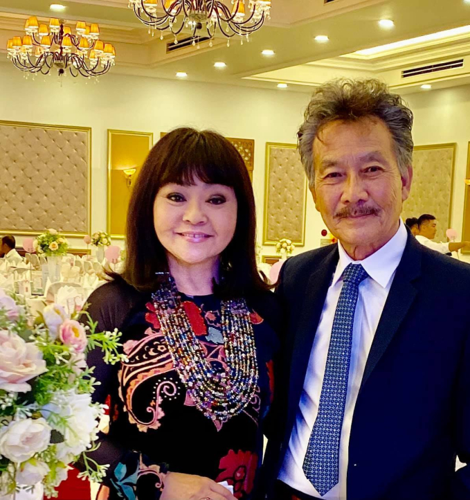 Danh ca Hương Lan và ông xã nảy sinh tình cảm và chính thức đi đến hôn nhân vào năm 1988, tính đến nay đã 35 năm