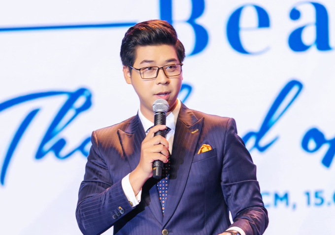 MC Vĩnh Phú từng giành giải 3 chương trình Cầu vồng MC của VTV6, đạt danh hiệu Én Đồng trong cuộc thi Người dẫn chương trình truyền hình năm 2014