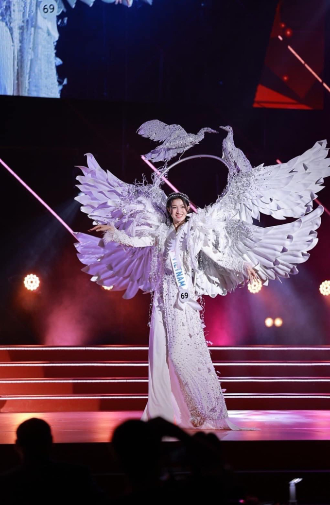 Hình ảnh Phương Nhi trong đêm Chung kết Miss International 2023