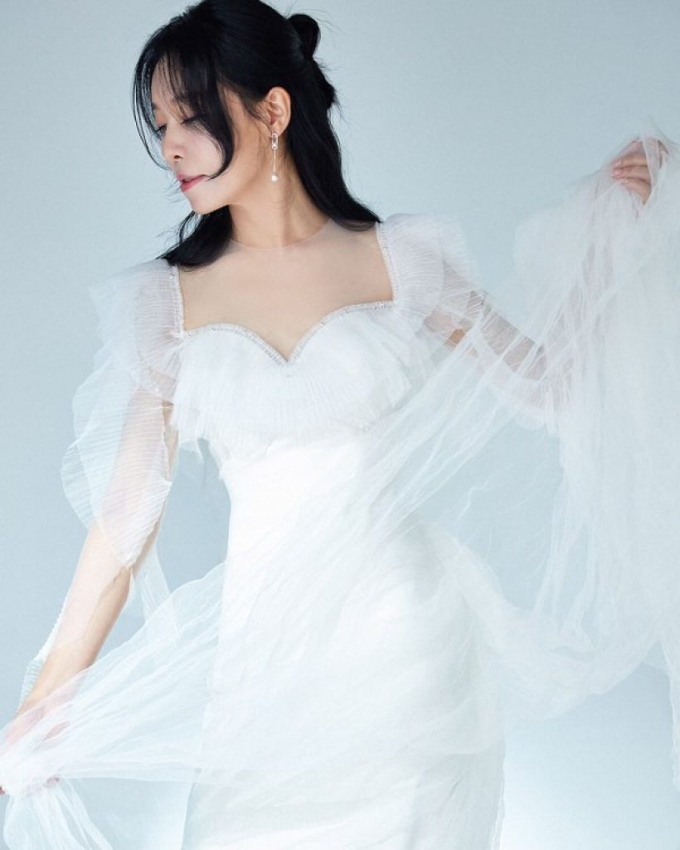   Cha Chung Hwa đẹp dịu dàng trong chiếc váy cưới trắng tinh  