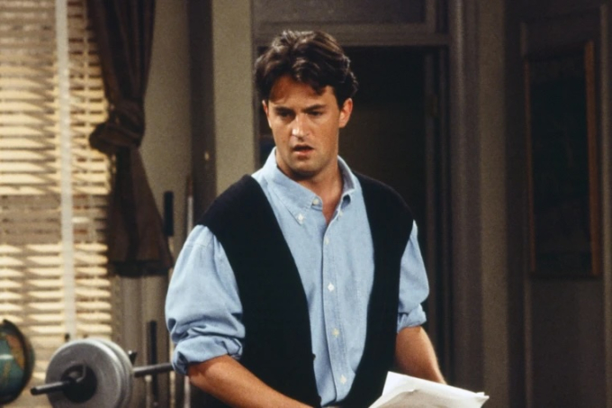 Matthew Perry trong vai Chandler Bing của loạt phim Friends.