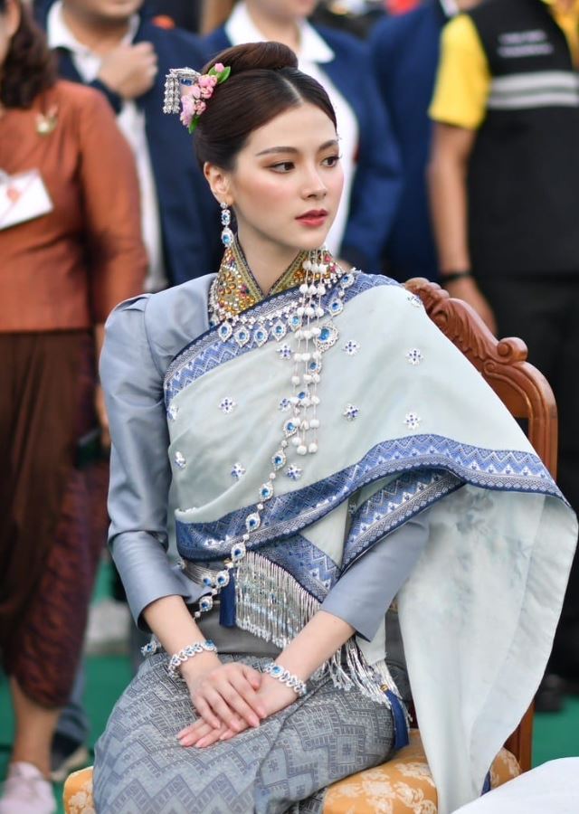 Baifern Pimchanok đẹp xuất thần khi diện trang phục truyền thống, sắc vóc qua cam thường càng nhìn càng mê