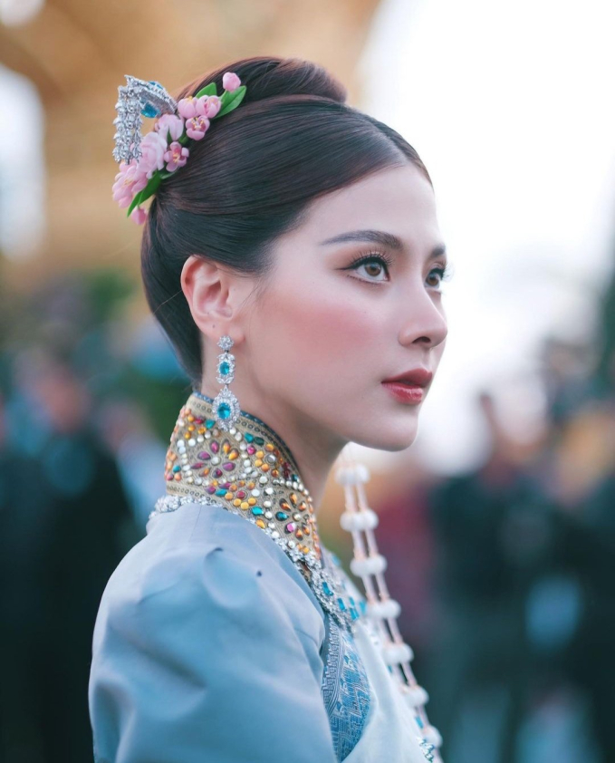 Baifern Pimchanok đẹp xuất thần khi diện trang phục truyền thống, sắc vóc qua cam thường càng nhìn càng mê