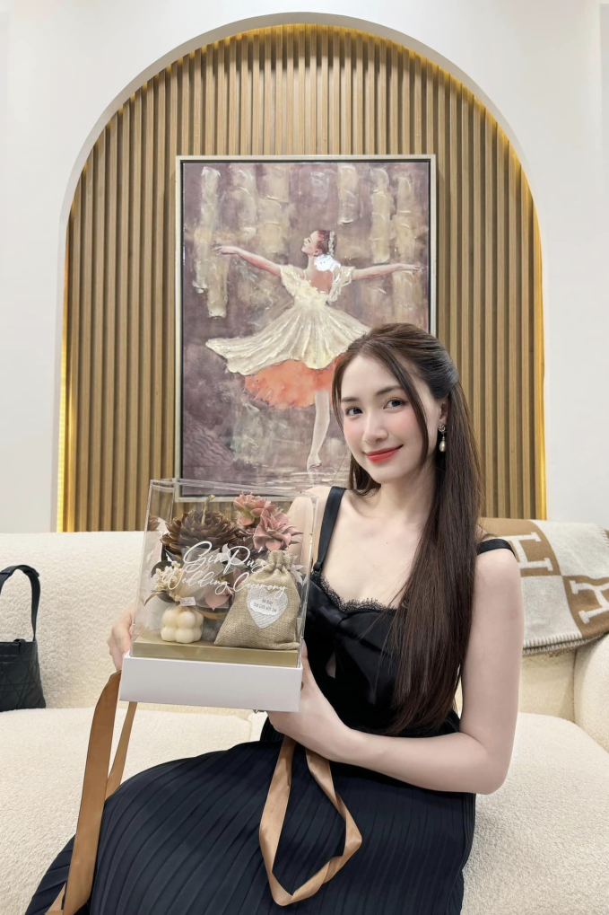 Hoà Minzy thân thiết với Puka và Gin Tuấn Kiệt, cô sẽ tham dự lễ cưới cặp đôi ở Cam Ranh 