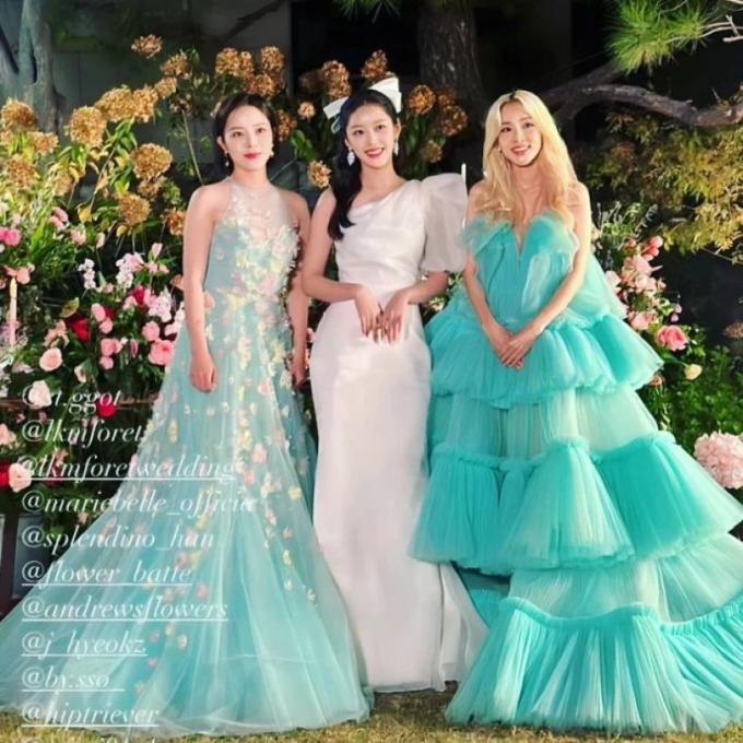Ảnh cưới lãng mạn của em trai Dara (2NE1) với nữ idol kém 3 tuổi: Cô dâu chú rể cực đẹp đôi nhưng 2 phù dâu mới chiếm spotlight?