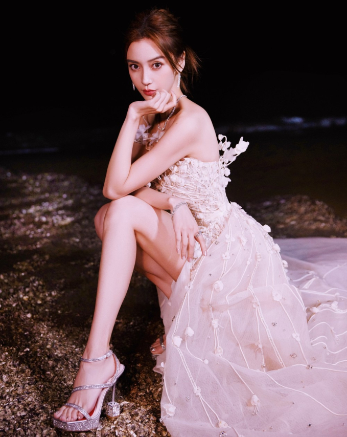 Angelababy bị hàng loạt fan...