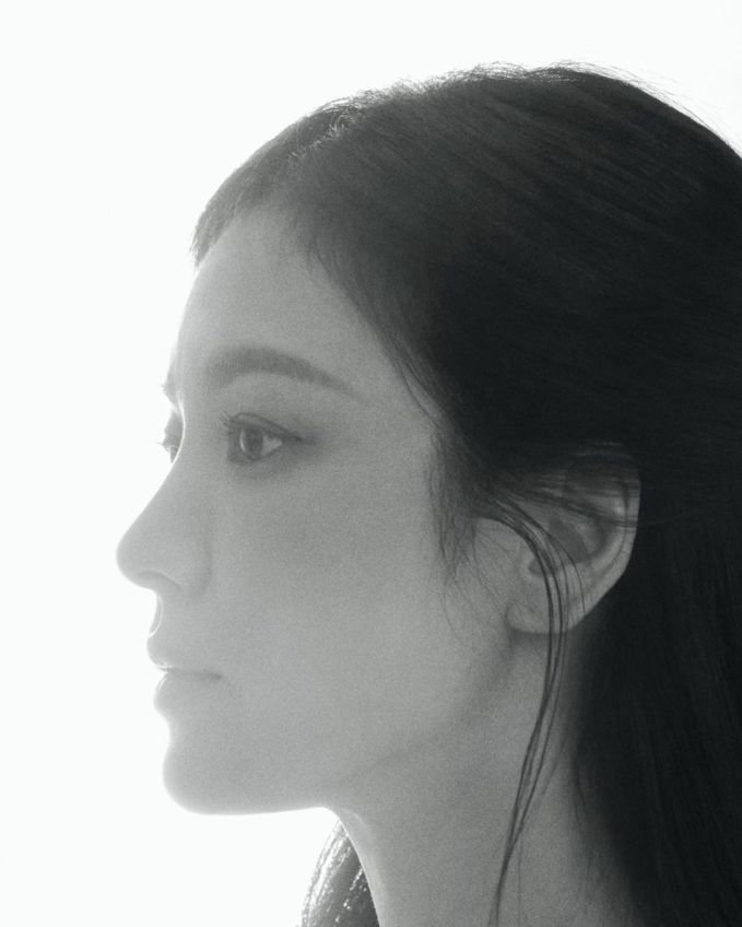 Trong hình ảnh tự đăng, Song Hye Kyo gây ấn tượng với visual trẻ trung ở độ tuổi U45