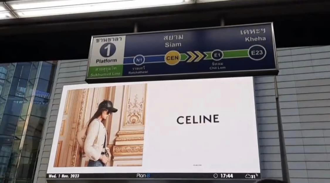 Celine chạy chiến dịch quảng cáo của Lisa tại Thái Lan...