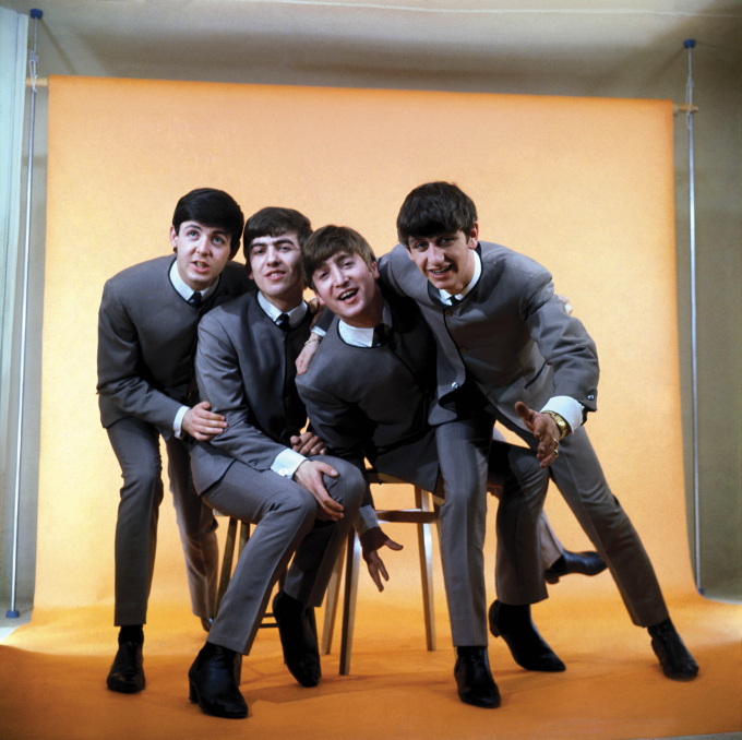 Ca khúc cuối cùng của The Beatles vừa được ra mắt sau 45 năm, giọng hát John Lennon vang lên gây nổi da gà