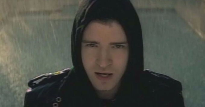 Justin Timberlake ám chỉ việc Britney Spears ngoại tình qua MV Cry me a river.