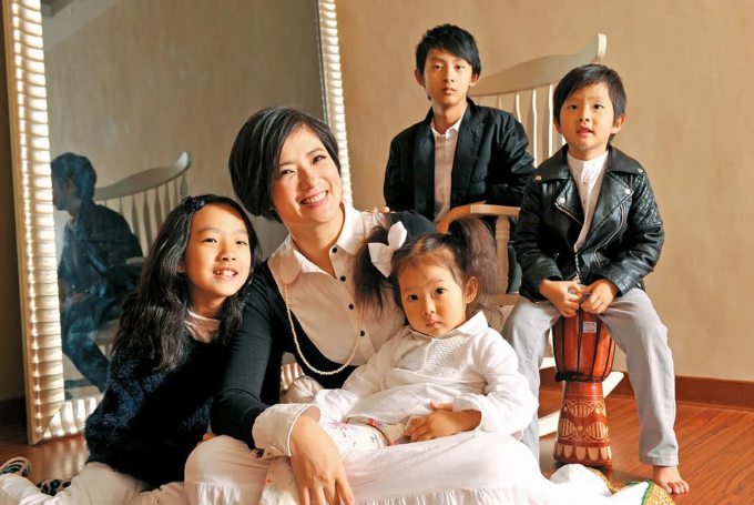 Thái Nhạc Huân - Vũ Tiểu Huệ kết hôn cách đây 23 năm, có với nhau 4 người con