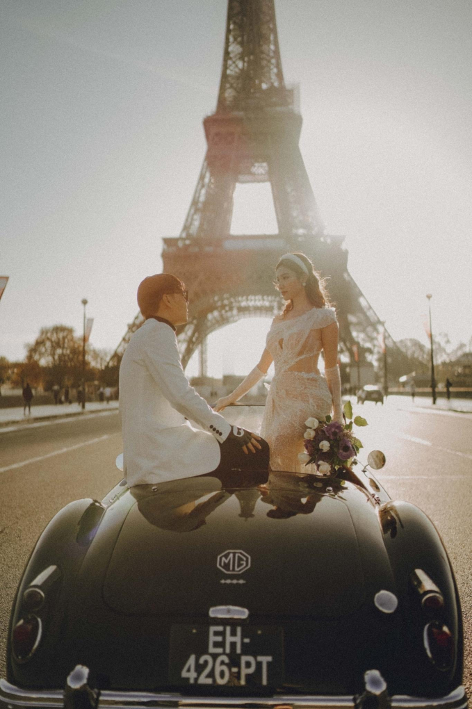 Cả hai chụp bộ ảnh cưới lãng mạn ngọt ngào tại Pháp