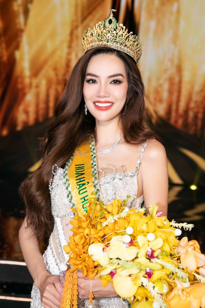 Sau khi giành giải Á hậu của cuộc thi Miss Grand International 2023, đầu tháng 11/2023 người đẹp bất ngờ bị 1 nhãn hàng công khai hủy hợp tác vì vi phạm cam kết thực hiện nghĩa vụ là đại sứ thương hiệu