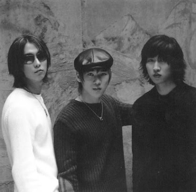 Kim Wang Bae (ở giữa) từng là thành viên của nhóm nhạc Boyslip nổi tiếng một thời