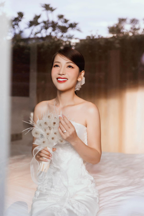 Trong lễ cưới tại Cam Ranh, Puka chi 5 triệu đồng để có bó hoa cầm tay độc nhất Vbiz  