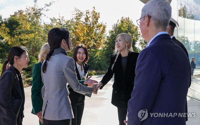 Rosé (BLACKPINK) dự sự kiện theo lời mời từ Phu nhân Tổng thống Mỹ Joe Biden: Visual nổi bật, đồng hành cùng Đệ nhất phu nhân Hàn 