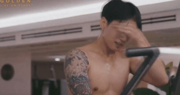 Jung Kook khoe body săn chắc, cơ múi rõ ràng có được nhờ chăm chỉ tập gym
