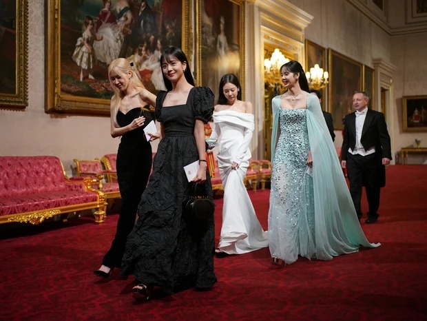 BLACKPINK vừa dự bữa tiệc cấp nhà nước giữa Hàn Quốc và Anh được tổ chức tại Cung điện Buckingham, Vương quốc Anh