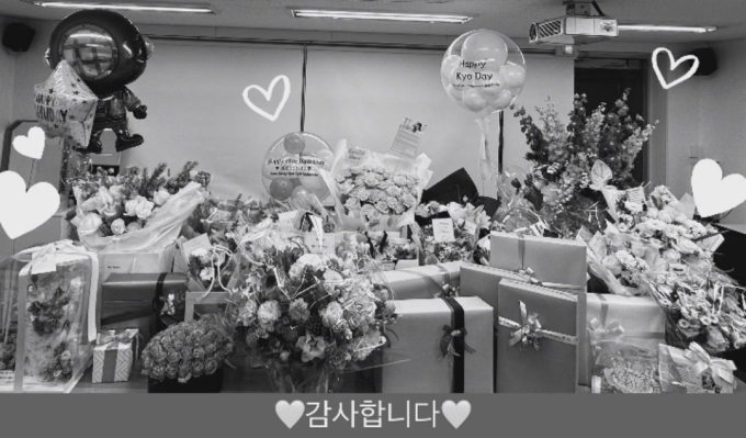 Nữ diễn viên họ Song cũng không quên gửi lời cảm ơn tới fan vì đã gửi tặng cô nhiều món quà ý nghĩa gồm hoa, bóng bay, bánh sinh nhật…