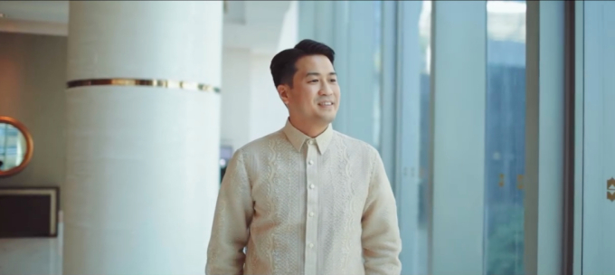 Vẻ mặt hào hứng của chú rể Phillip Nguyễn trong đám cưới tại Manila
