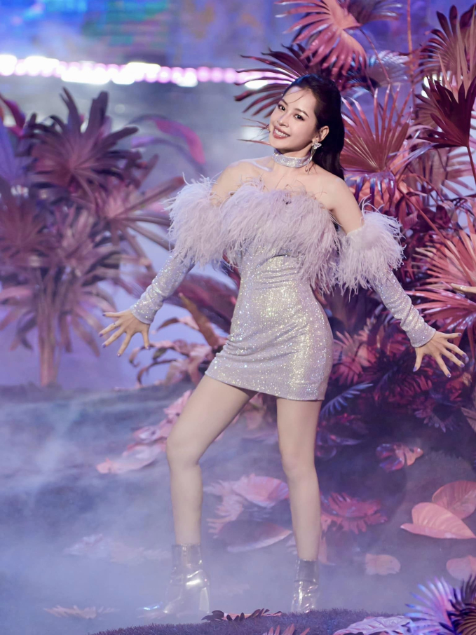 Nữ ca sĩ Việt Nam bắt đầu thu hút sự chú ý của netizen Trung khi thể hiện See tình cùng dàn chị đẹp quốc tế
