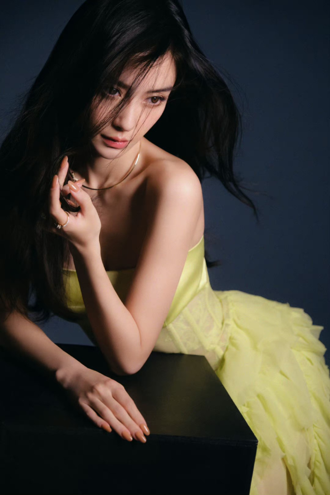 ... vợ cũ Angelababy