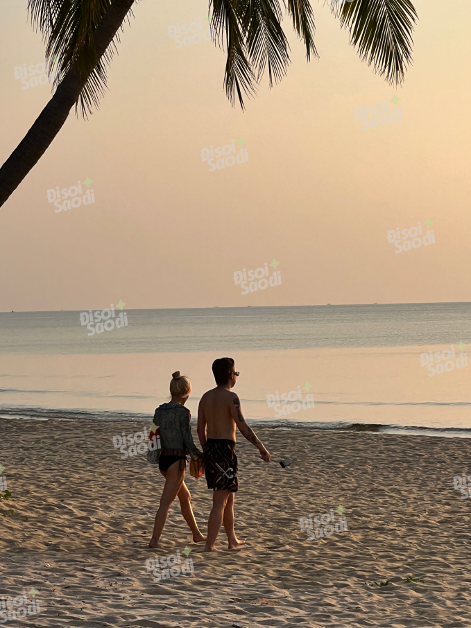 ĐỘC QUYỀN ảnh và clip: Tóm gọn Phương Ly - Andree hẹn hò, hôn nhau trên bãi biển Phú Quốc