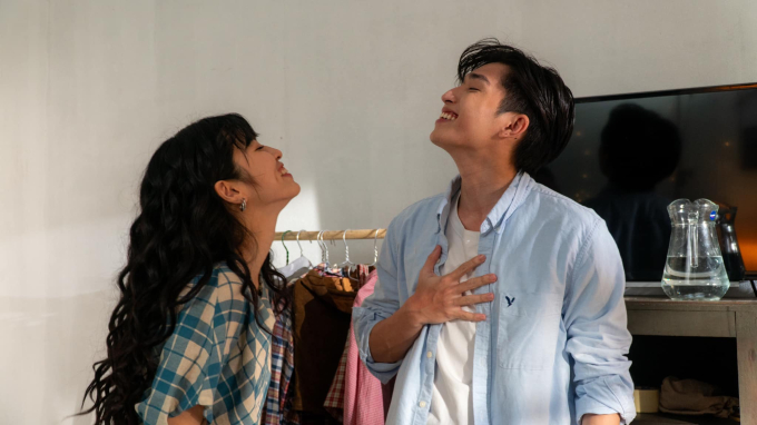Cặp sao Việt liên tục dính tin đồn hẹn hò vì quá tình tứ, không rời nhau nửa bước trên phim trường