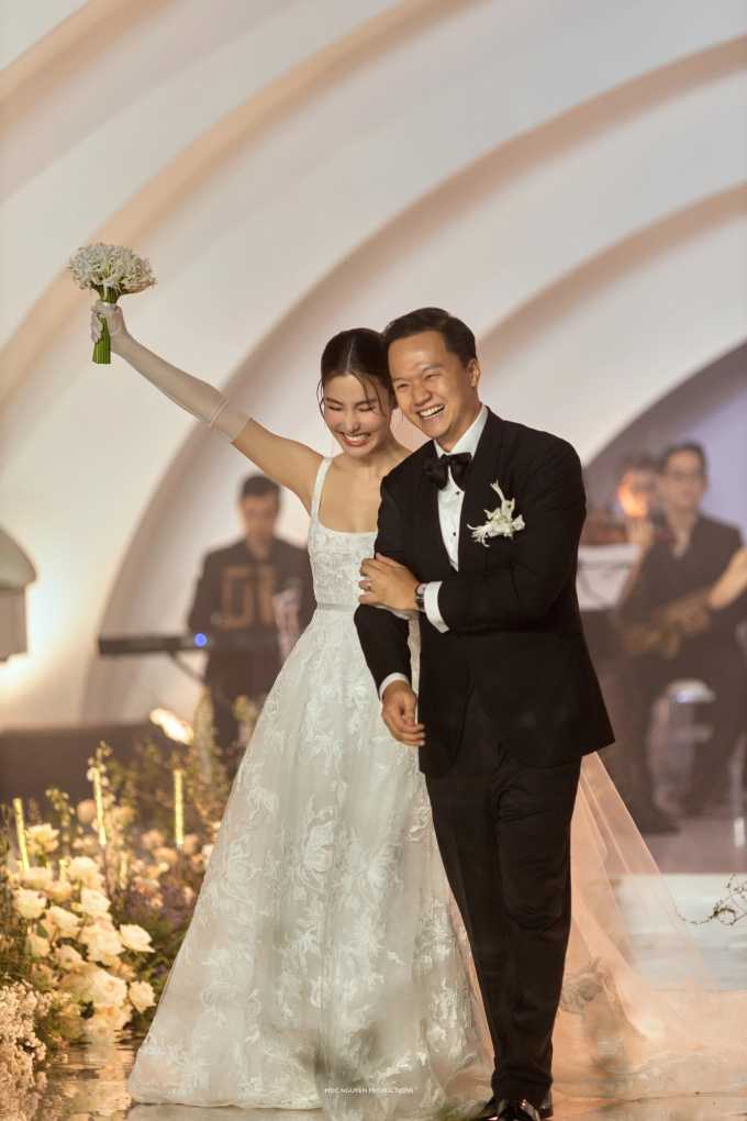 Diễm My tổ chức hôn lễ vào 21/12. Tiệc cưới của cặp đôi quy tụ đông đảo sao Việt