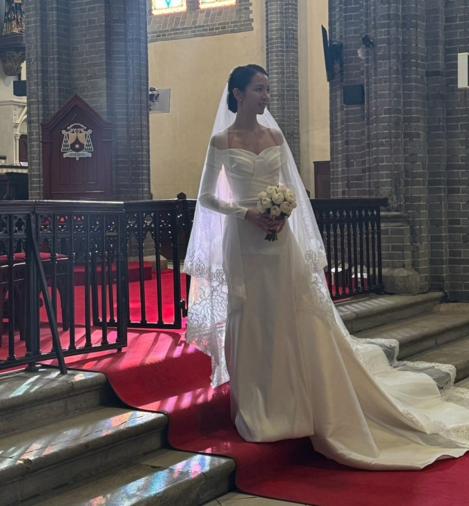 Tài tử Tiệm Cà Phê Hoàng Tử bí mật cưới: Danh tính cô dâu gây bất ngờ vì liên quan tới SNSD, 2 diễn viên hạng A tới dự